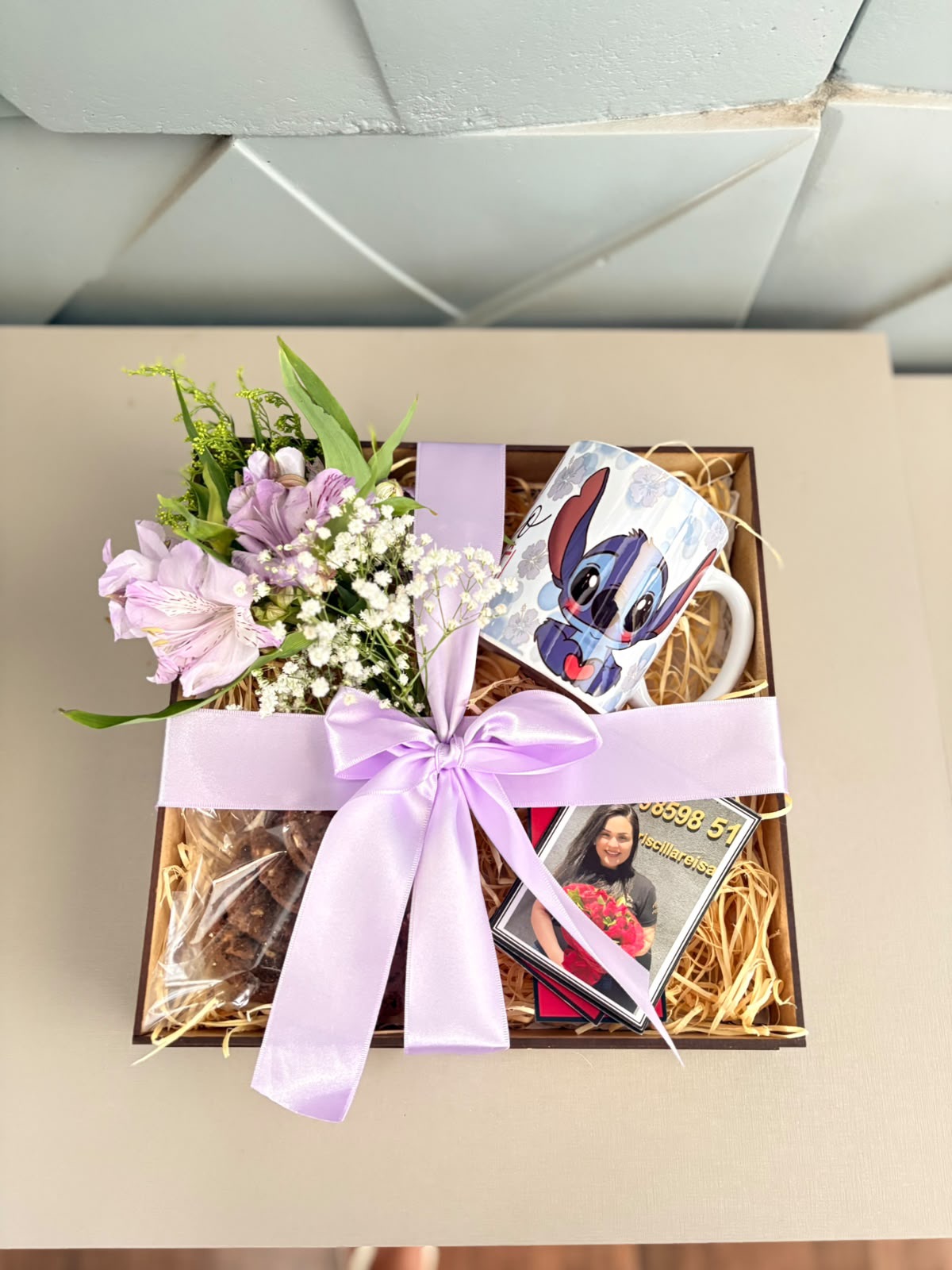 Box Delicada com flores e presentes do ateliê